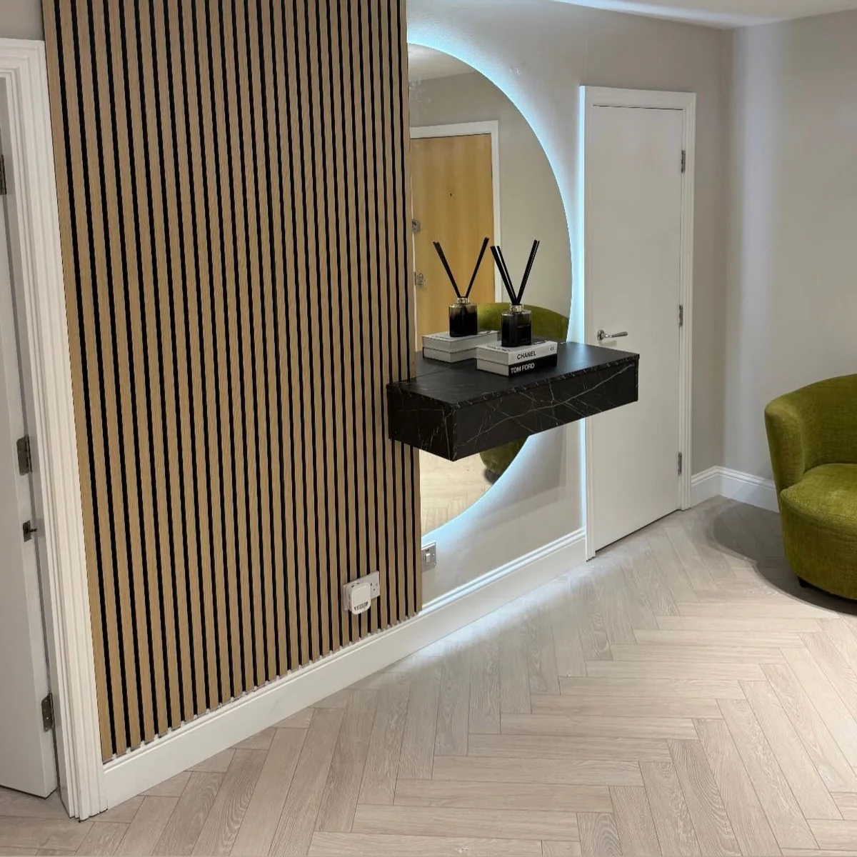 không gian sống với sàn gỗ Sồi sáng lát Herringbone